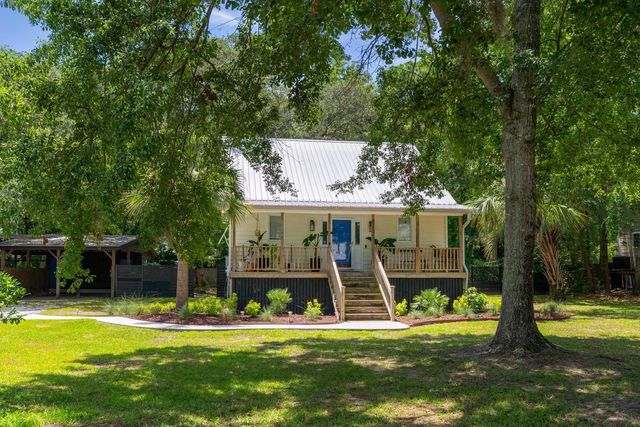 1515 N Lakeshore Drive, Mount Pleasant, SC 29466