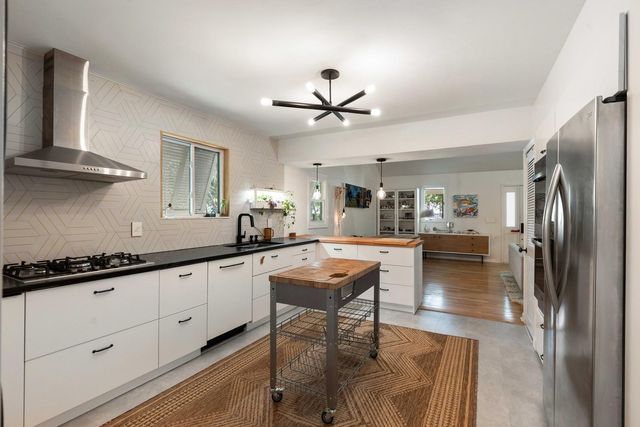 1515 N Lakeshore Drive, Mount Pleasant, SC 29466