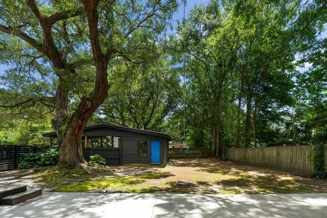 1515 N Lakeshore Drive, Mount Pleasant, SC 29466