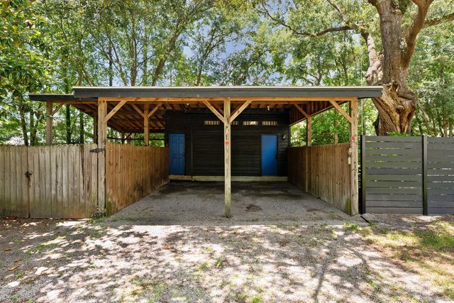 1515 N Lakeshore Drive, Mount Pleasant, SC 29466