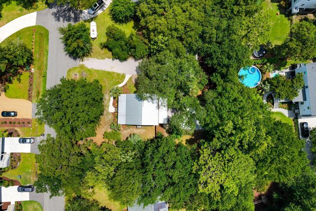 1515 N Lakeshore Drive, Mount Pleasant, SC 29466