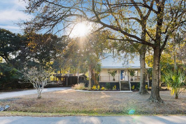 1515 N Lakeshore Drive, Mount Pleasant, SC 29466