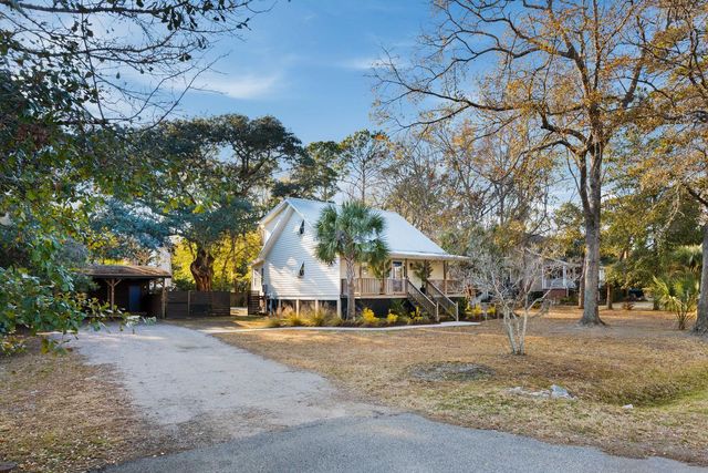 1515 N Lakeshore Drive, Mount Pleasant, SC 29466