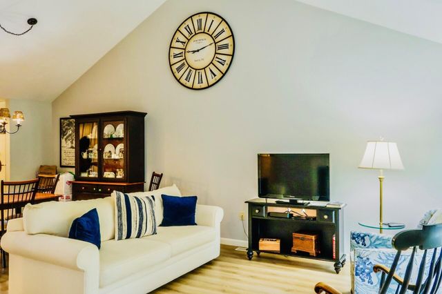 15 Classic Circle UNIT 15, Mashpee, MA 02649