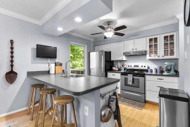 26 LAMBETH BRIDGE CT, Lutherville Timonium, MD 21093