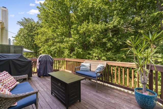 26 LAMBETH BRIDGE CT, Lutherville Timonium, MD 21093