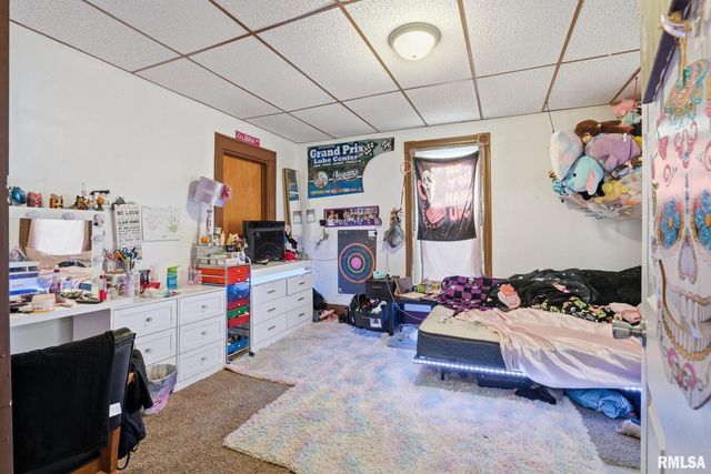 625 N DIVISION Street, Davenport, IA 52802