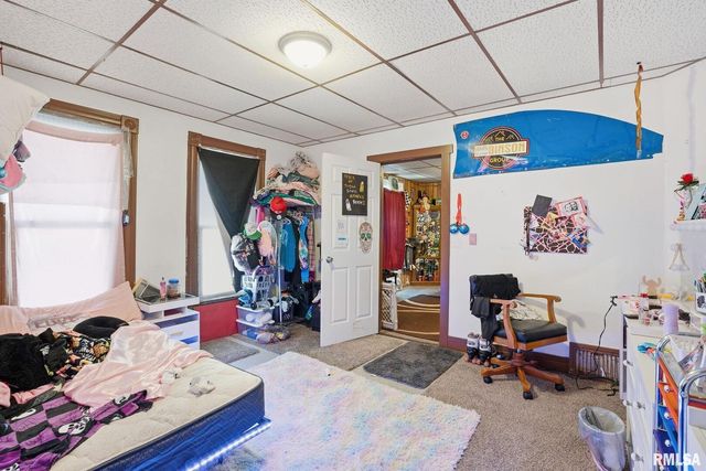 625 N DIVISION Street, Davenport, IA 52802