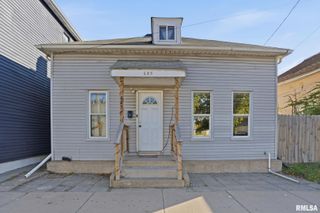 625 N DIVISION Street, Davenport, IA 52802