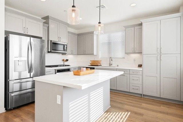 8004 Sorrento Way, Highland, CA 92346