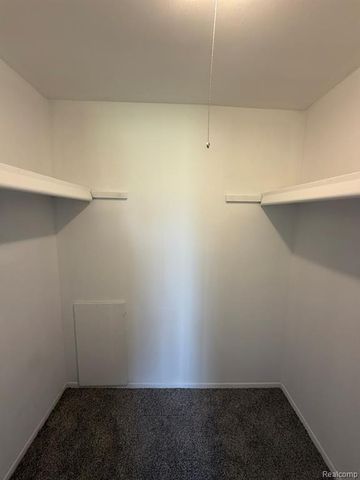 2052 Orchard Crest Street, Utica, MI 48317
