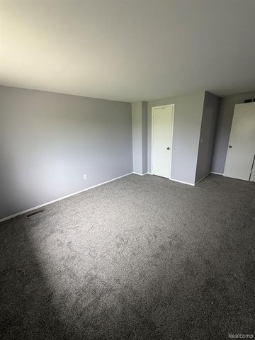 2052 Orchard Crest Street, Utica, MI 48317
