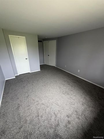 2052 Orchard Crest Street, Utica, MI 48317