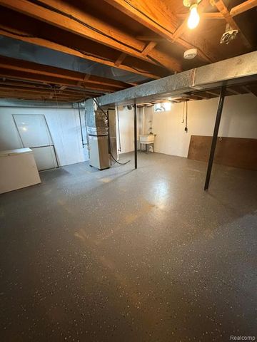 2052 Orchard Crest Street, Utica, MI 48317