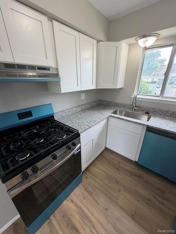 2052 Orchard Crest Street, Utica, MI 48317