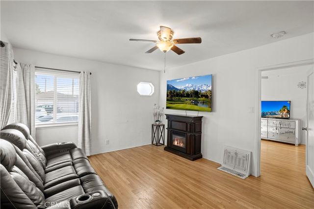 300. W Hillsdale, Inglewood, CA 90302