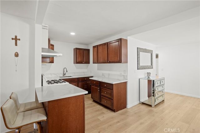 300. W Hillsdale, Inglewood, CA 90302