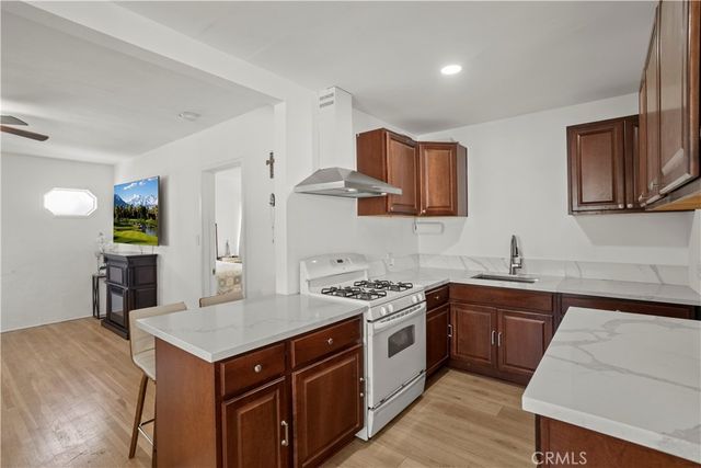 300. W Hillsdale, Inglewood, CA 90302