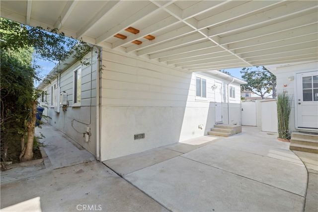 300. W Hillsdale, Inglewood, CA 90302