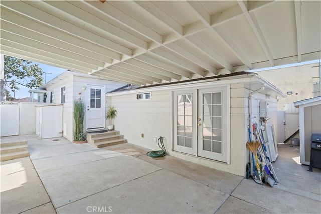 300. W Hillsdale, Inglewood, CA 90302