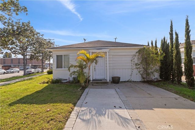 300. W Hillsdale, Inglewood, CA 90302