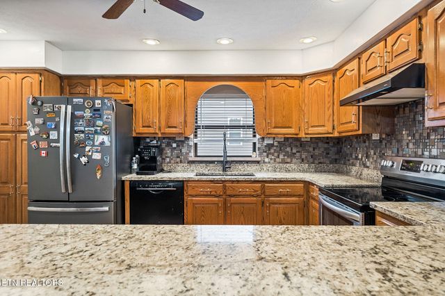 145 Anglewood Drive, Crossville, TN 38558
