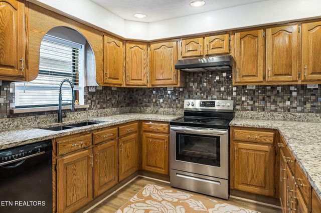 145 Anglewood Drive, Crossville, TN 38558
