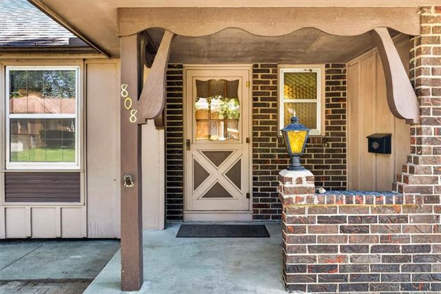 808 NW 10th Street, Blue Springs, MO 64015