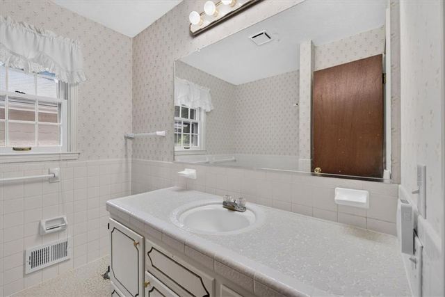 808 NW 10th Street, Blue Springs, MO 64015