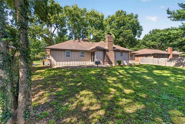 808 NW 10th Street, Blue Springs, MO 64015