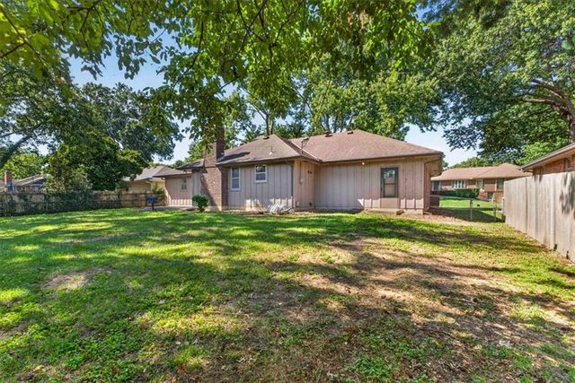 808 NW 10th Street, Blue Springs, MO 64015