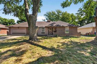 808 NW 10th Street, Blue Springs, MO 64015