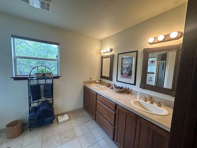 185 Cougar Park Rd, Hunt, TX 78024