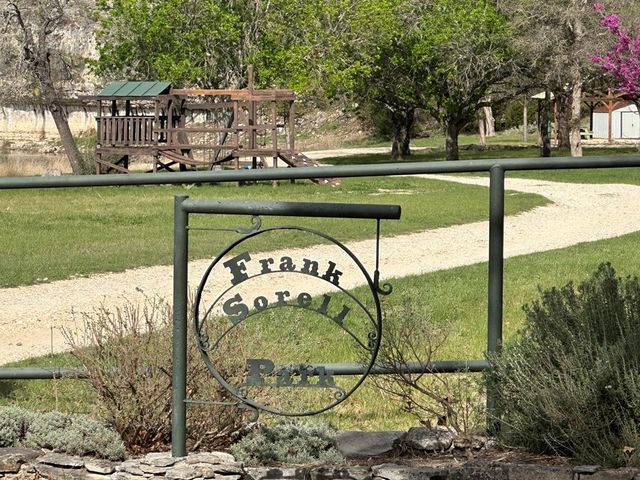 185 Cougar Park Rd, Hunt, TX 78024