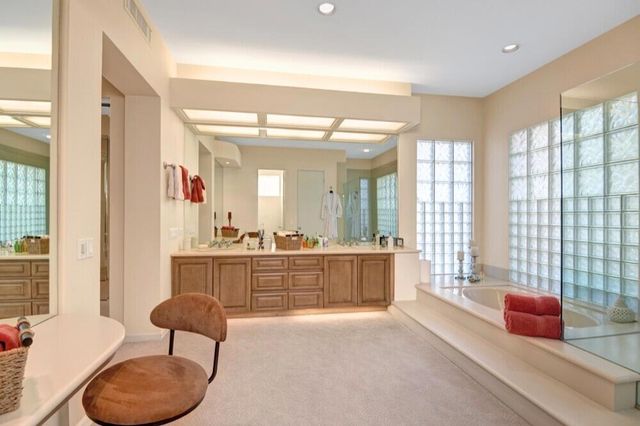 241 Arrowhead Drive, Palm Desert, CA 92211