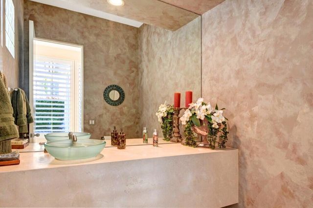 241 Arrowhead Drive, Palm Desert, CA 92211