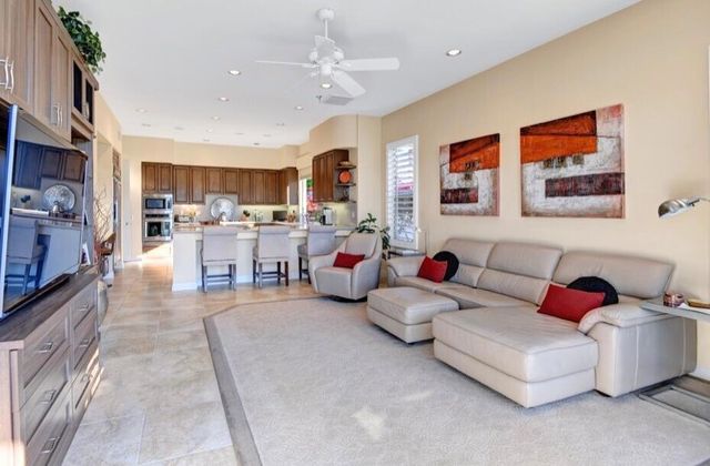 241 Arrowhead Drive, Palm Desert, CA 92211