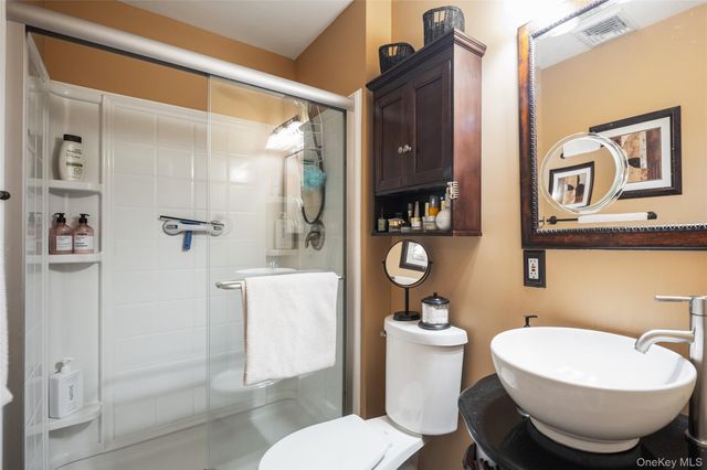 4 Mount Oak Place, Ridge, NY 11961