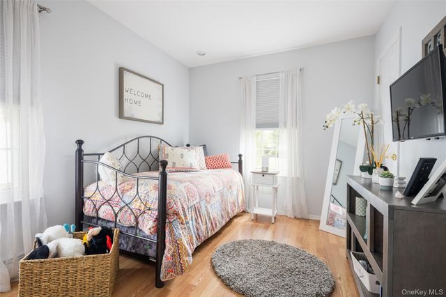 4 Mount Oak Place, Ridge, NY 11961