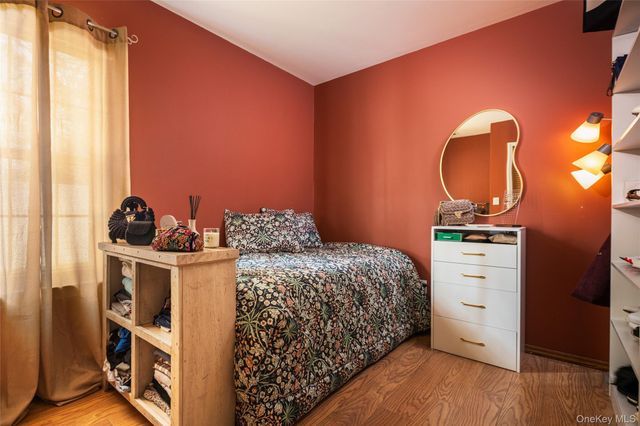 4 Mount Oak Place, Ridge, NY 11961