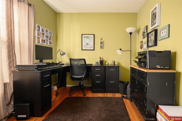 4 Mount Oak Place, Ridge, NY 11961