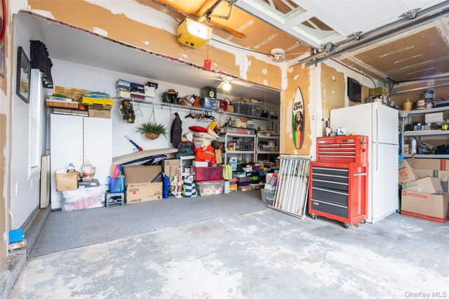 4 Mount Oak Place, Ridge, NY 11961