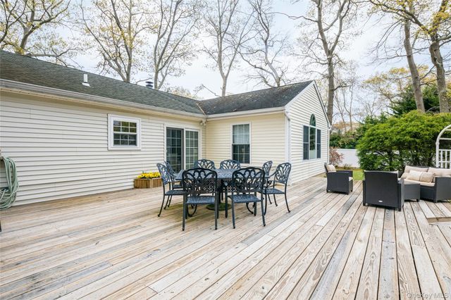 4 Mount Oak Place, Ridge, NY 11961