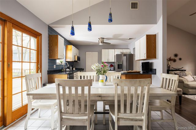 4 Mount Oak Place, Ridge, NY 11961