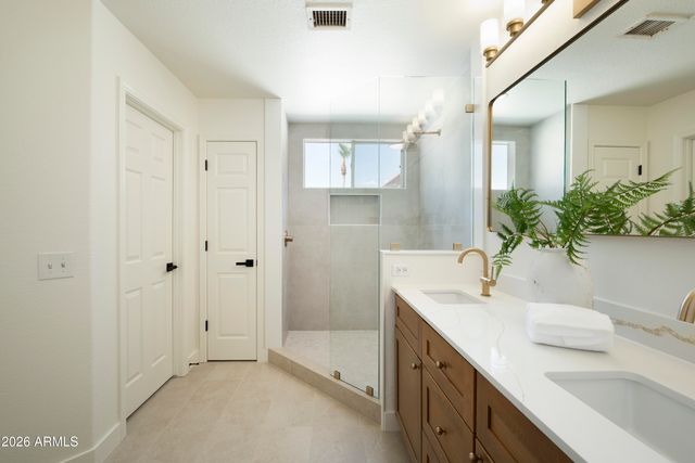 5032 E SIESTA Drive 3, Phoenix, AZ 85044