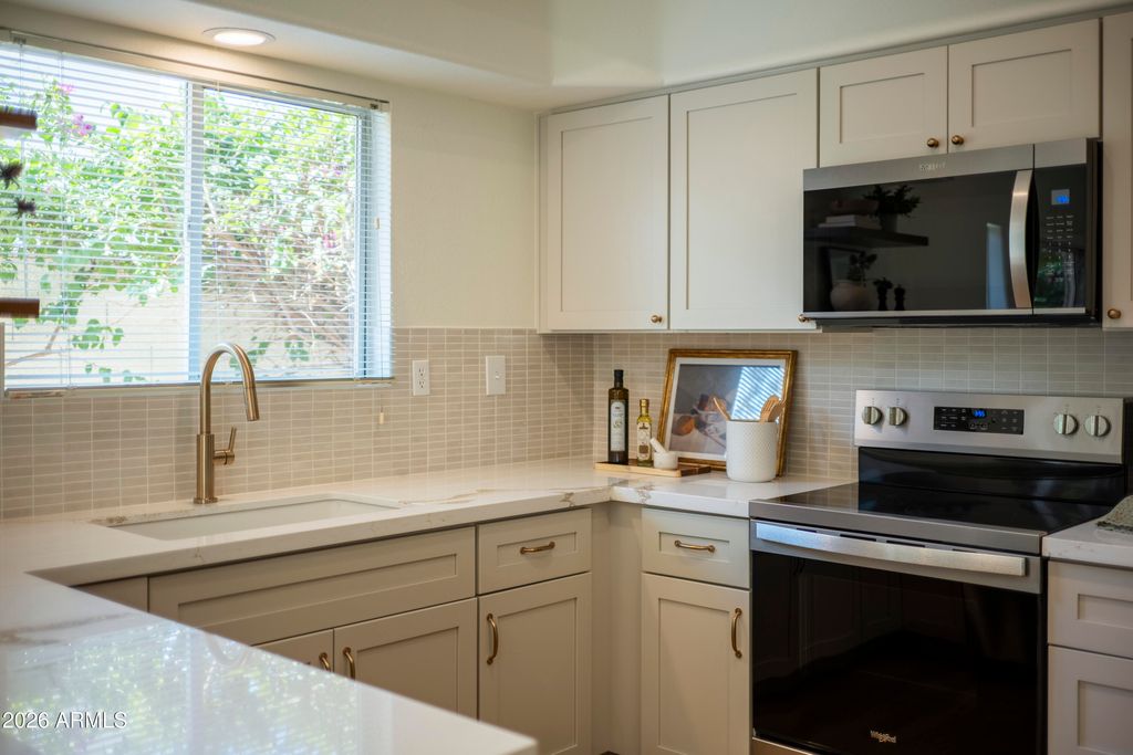 5032 E SIESTA Drive 3, Phoenix, AZ 85044