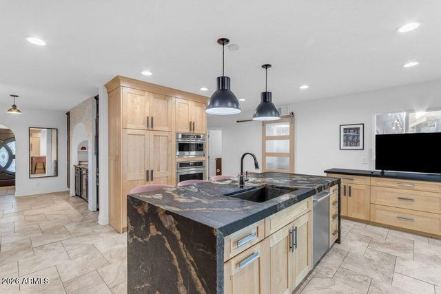 6802 E PARADISE Parkway, Scottsdale, AZ 85251