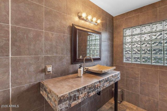 6802 E PARADISE Parkway, Scottsdale, AZ 85251