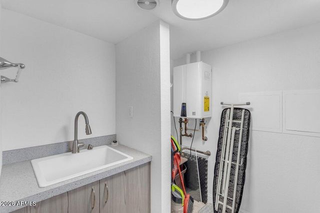 6802 E PARADISE Parkway, Scottsdale, AZ 85251