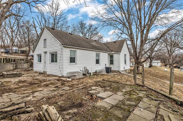 115 W 1st Street, Farley, MO 64028